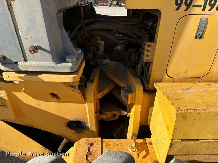 image for item EK0547 2005 Volvo G720B motor grader
