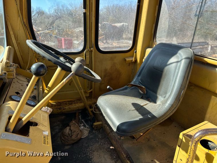 image for item EK0552 International  H65-C wheel loader