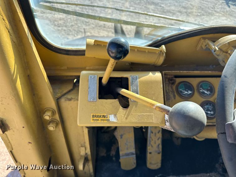 image for item EK0552 International  H65-C wheel loader