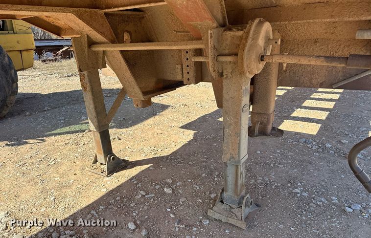 image for item EK0553 1981 Atoka 18DE Drop deck equipment trailer