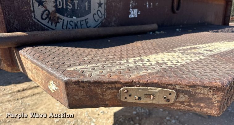 image for item EK0553 1981 Atoka 18DE Drop deck equipment trailer