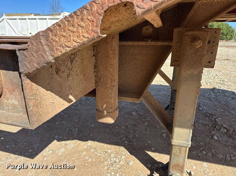 image for item EK0553 1981 Atoka 18DE Drop deck equipment trailer