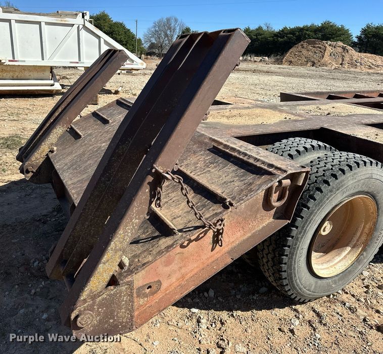 image for item EK0553 1981 Atoka 18DE Drop deck equipment trailer