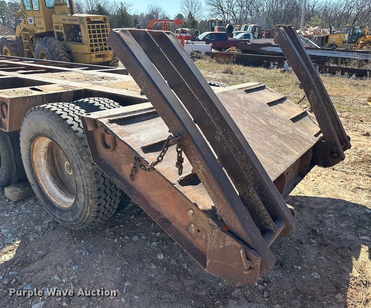image for item EK0553 1981 Atoka 18DE Drop deck equipment trailer