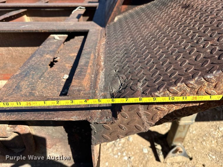 image for item EK0553 1981 Atoka 18DE Drop deck equipment trailer