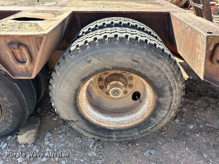 image for item EK0553 1981 Atoka 18DE Drop deck equipment trailer