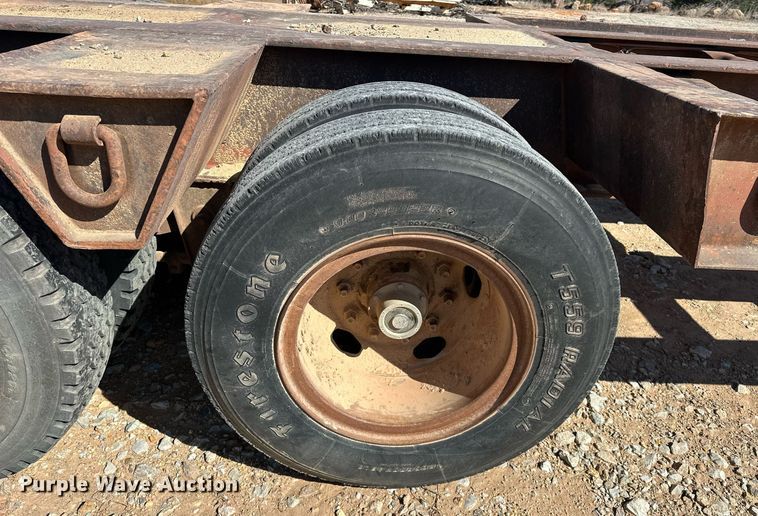 image for item EK0553 1981 Atoka 18DE Drop deck equipment trailer