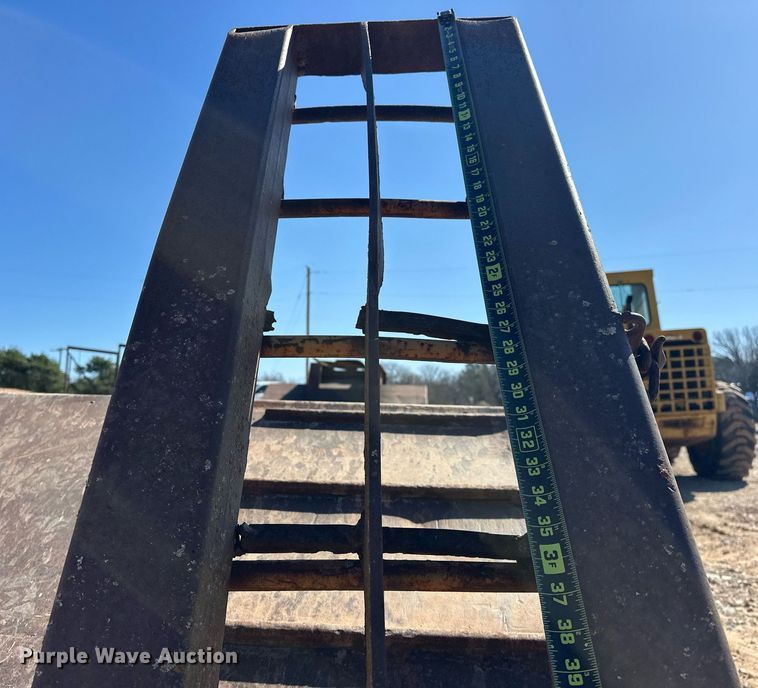 image for item EK0553 1981 Atoka 18DE Drop deck equipment trailer