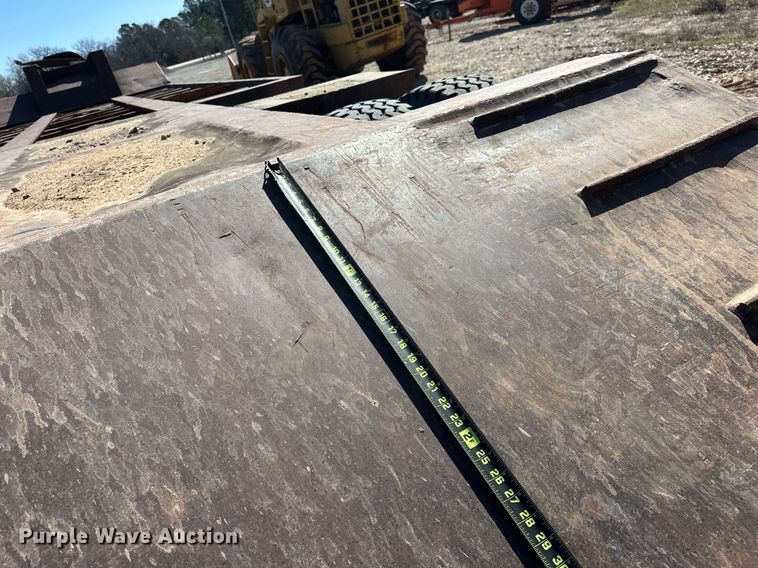 image for item EK0553 1981 Atoka 18DE Drop deck equipment trailer