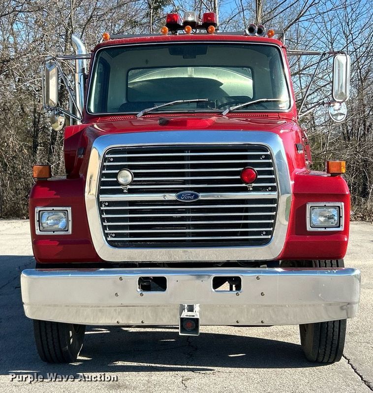 image for item EK2755 1989 Ford L8000 tank truck