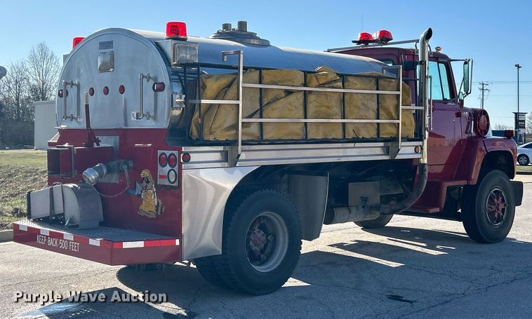 image for item EK2755 1989 Ford L8000 tank truck