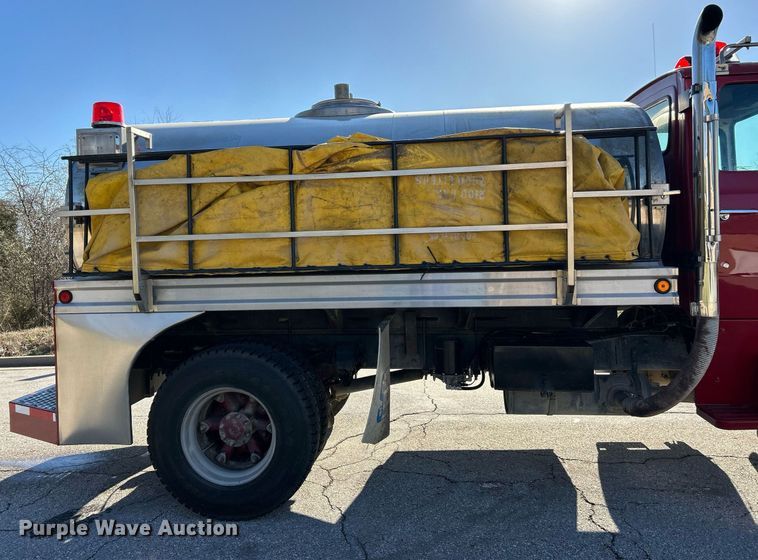 image for item EK2755 1989 Ford L8000 tank truck