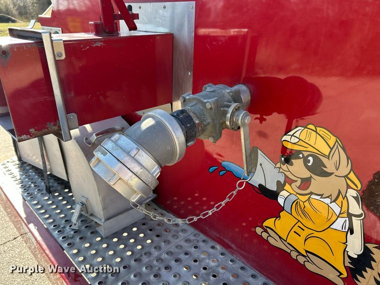 image for item EK2755 1989 Ford L8000 tank truck