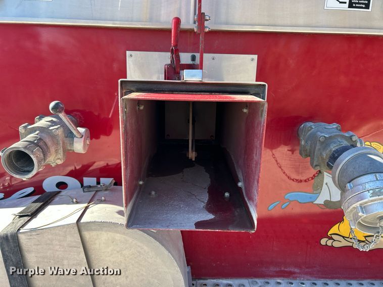 image for item EK2755 1989 Ford L8000 tank truck