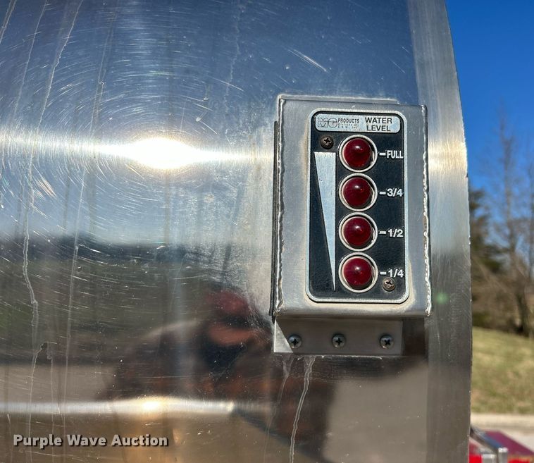 image for item EK2755 1989 Ford L8000 tank truck