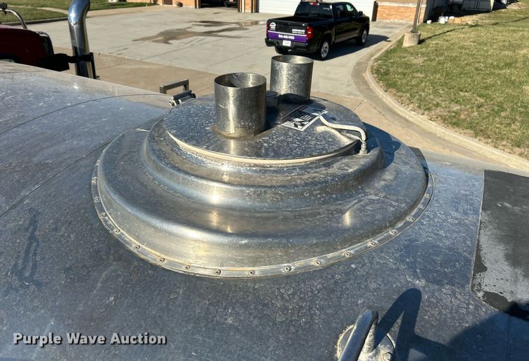 image for item EK2755 1989 Ford L8000 tank truck