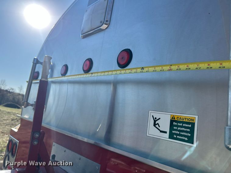 image for item EK2755 1989 Ford L8000 tank truck