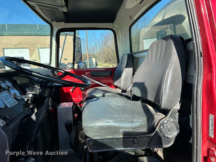 image for item EK2755 1989 Ford L8000 tank truck