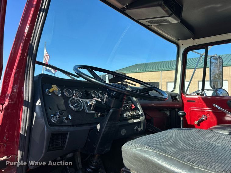 image for item EK2755 1989 Ford L8000 tank truck