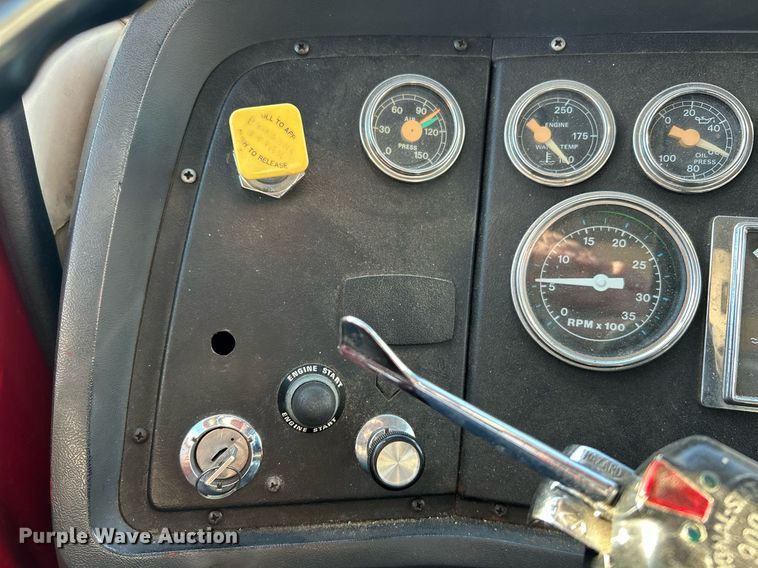 image for item EK2755 1989 Ford L8000 tank truck