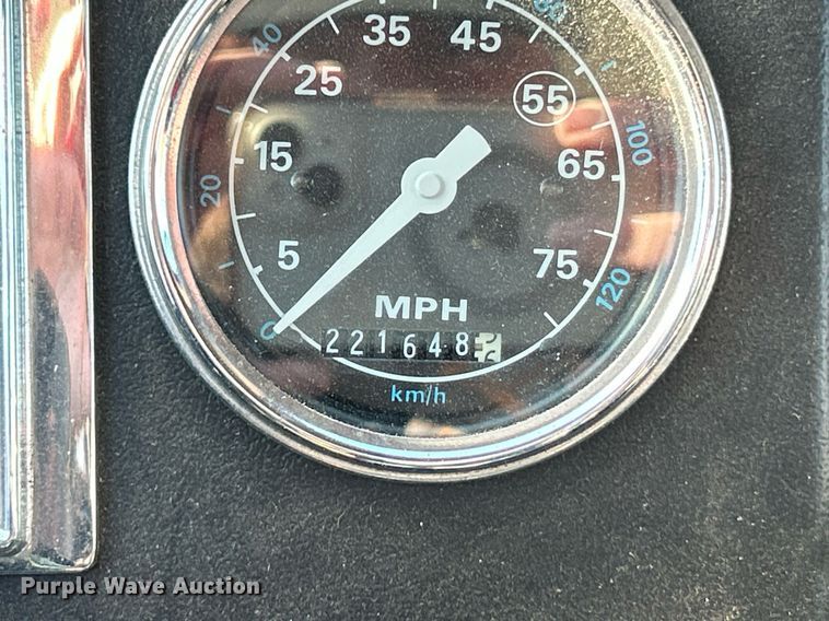 image for item EK2755 1989 Ford L8000 tank truck