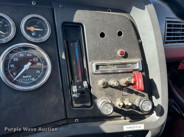 image for item EK2755 1989 Ford L8000 tank truck