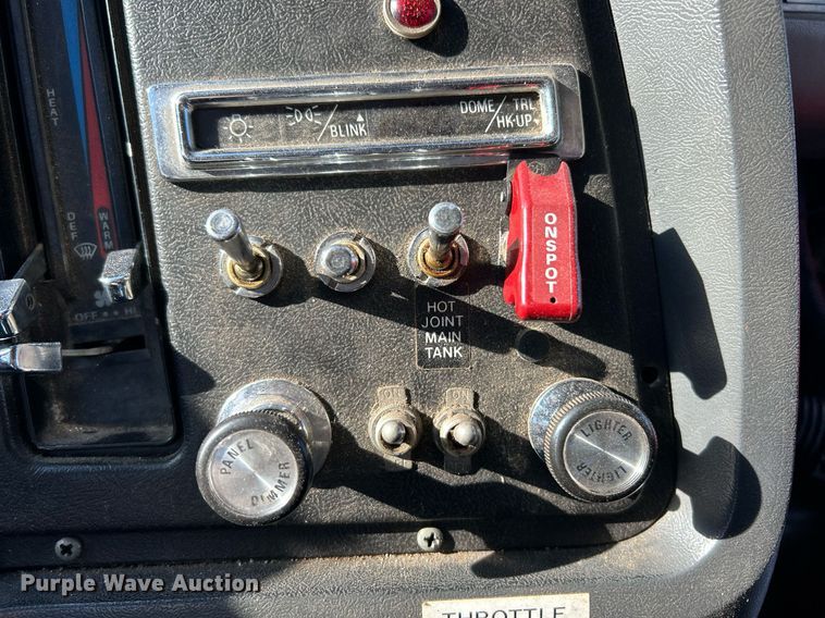 image for item EK2755 1989 Ford L8000 tank truck