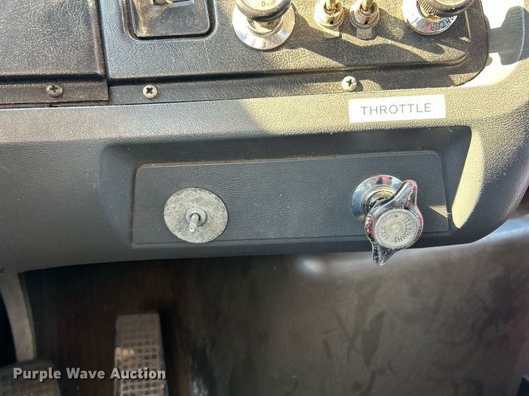 image for item EK2755 1989 Ford L8000 tank truck