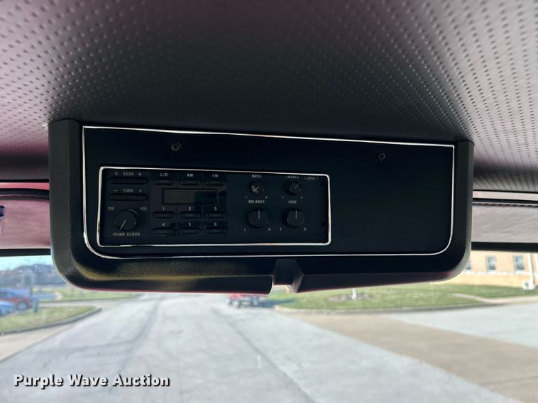 image for item EK2755 1989 Ford L8000 tank truck