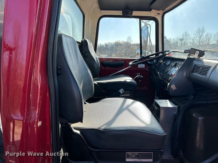 image for item EK2755 1989 Ford L8000 tank truck