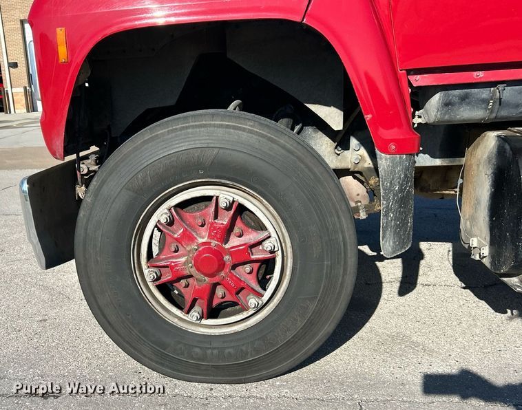 image for item EK2755 1989 Ford L8000 tank truck