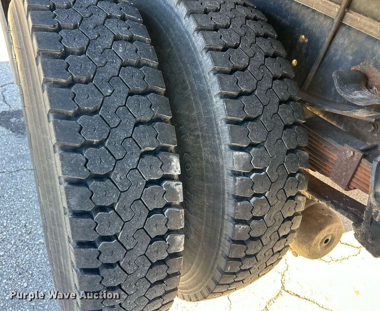 image for item EK2755 1989 Ford L8000 tank truck