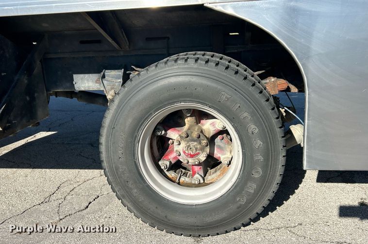 image for item EK2755 1989 Ford L8000 tank truck