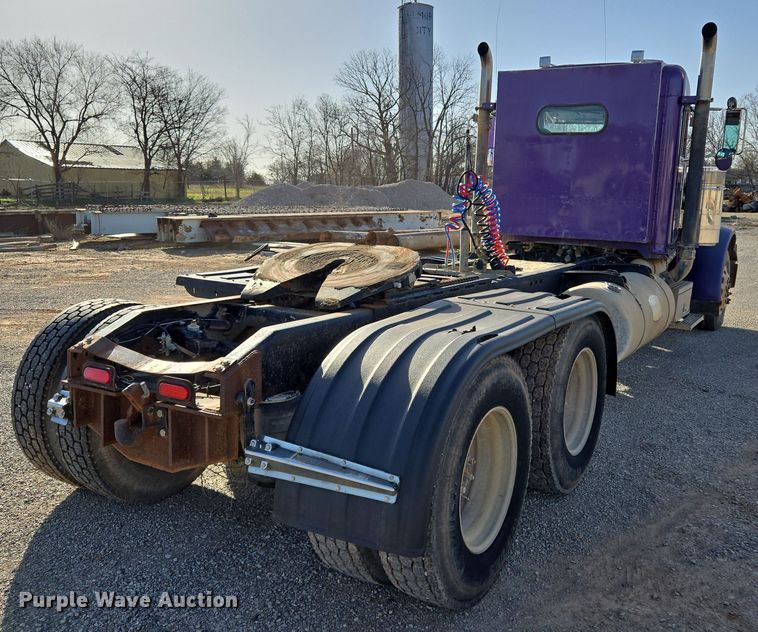 image for item EL5693 1999 Peterbilt 379 semi truck