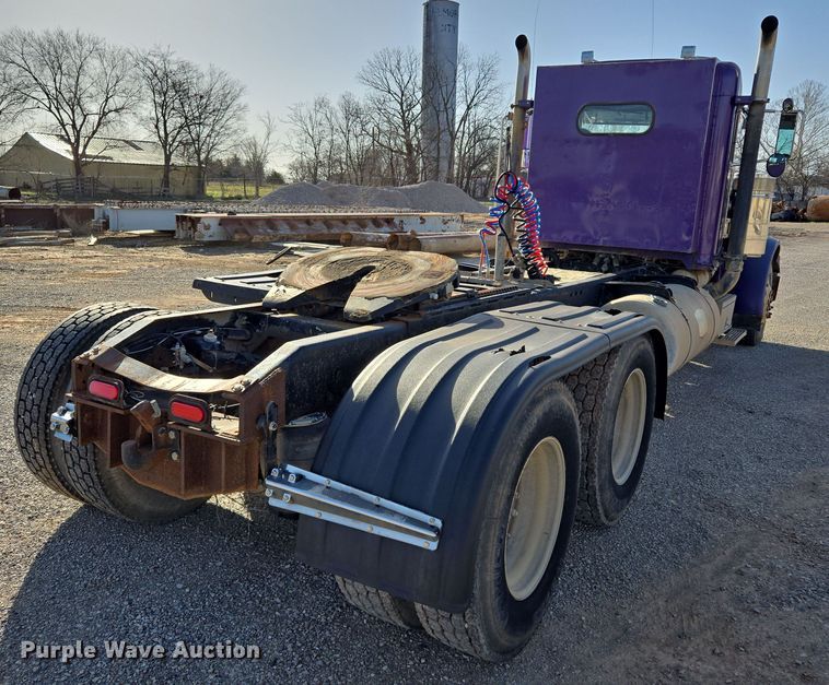 image for item EL5693 1999 Peterbilt 379 semi truck