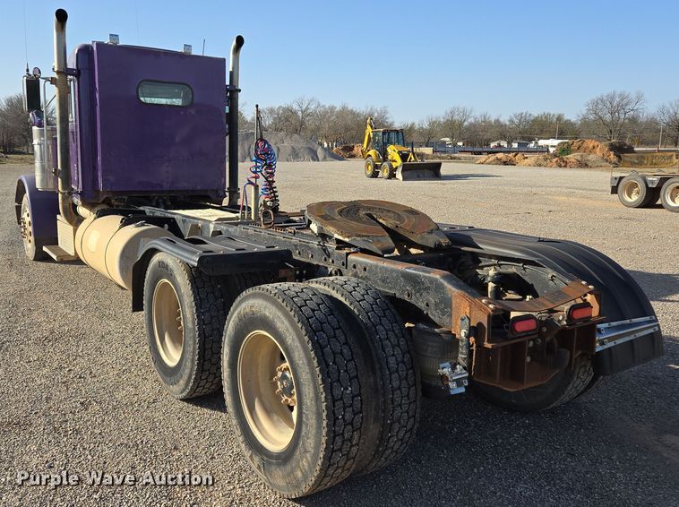 image for item EL5693 1999 Peterbilt 379 semi truck