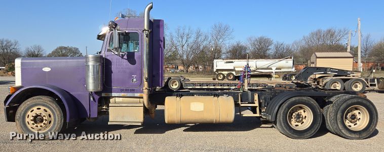 image for item EL5693 1999 Peterbilt 379 semi truck