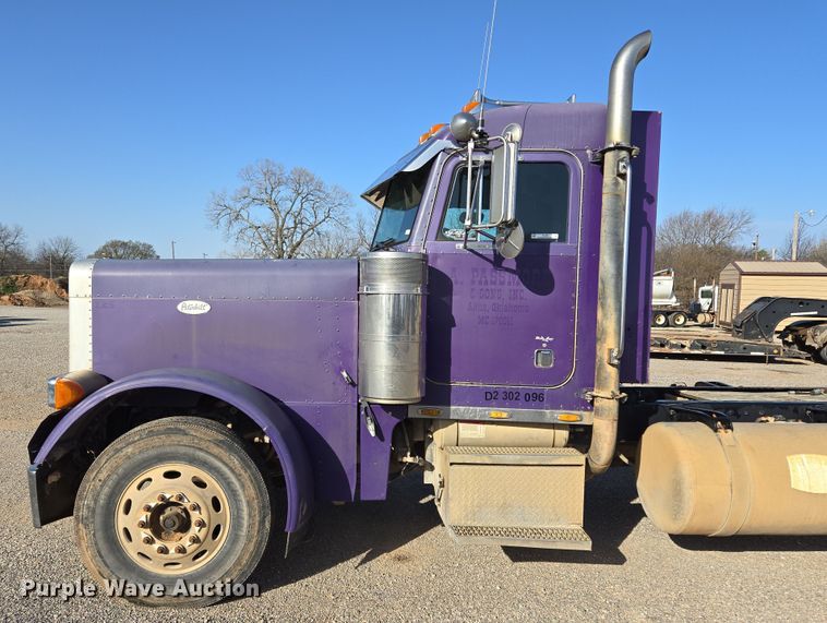 image for item EL5693 1999 Peterbilt 379 semi truck