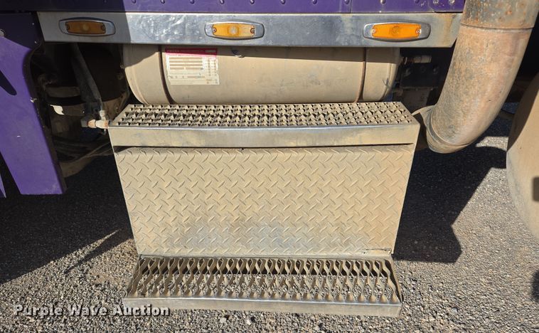 image for item EL5693 1999 Peterbilt 379 semi truck