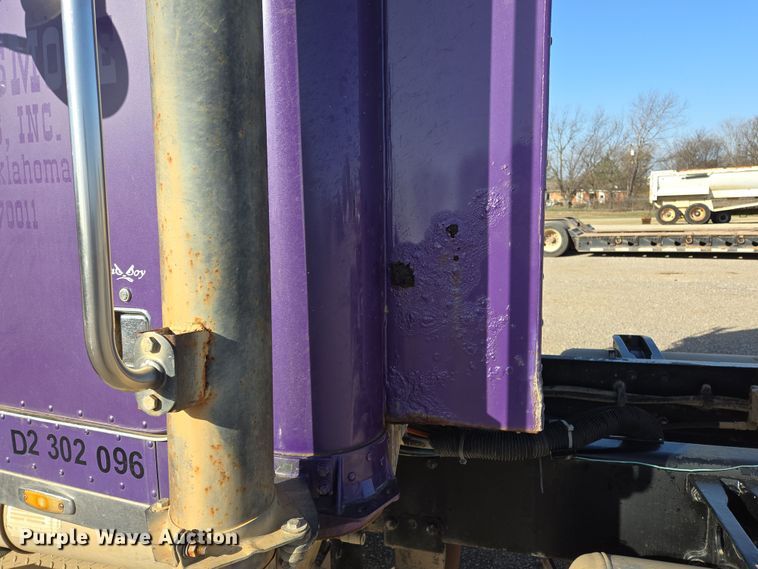 image for item EL5693 1999 Peterbilt 379 semi truck