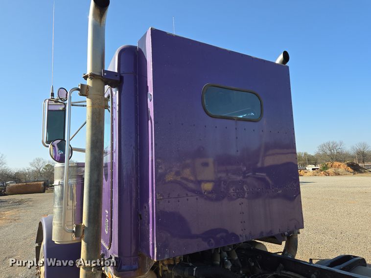 image for item EL5693 1999 Peterbilt 379 semi truck
