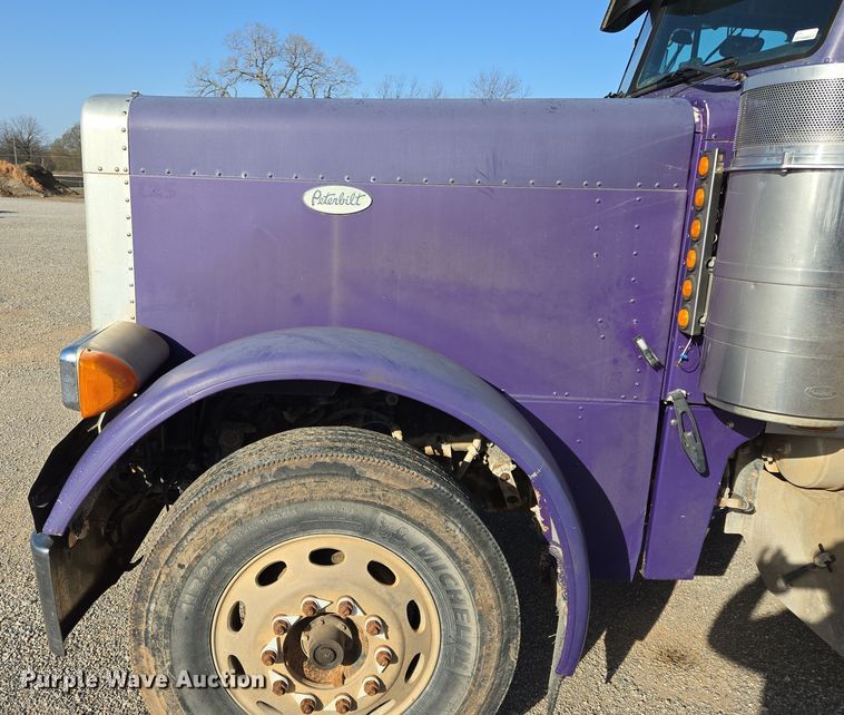 image for item EL5693 1999 Peterbilt 379 semi truck