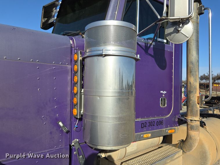 image for item EL5693 1999 Peterbilt 379 semi truck