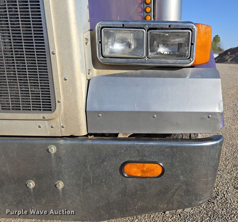 image for item EL5693 1999 Peterbilt 379 semi truck