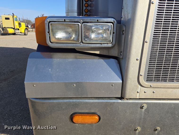 image for item EL5693 1999 Peterbilt 379 semi truck