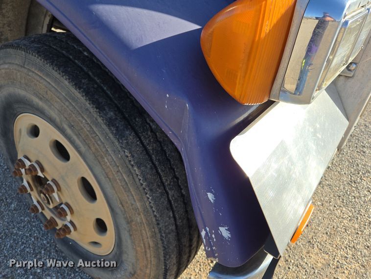image for item EL5693 1999 Peterbilt 379 semi truck