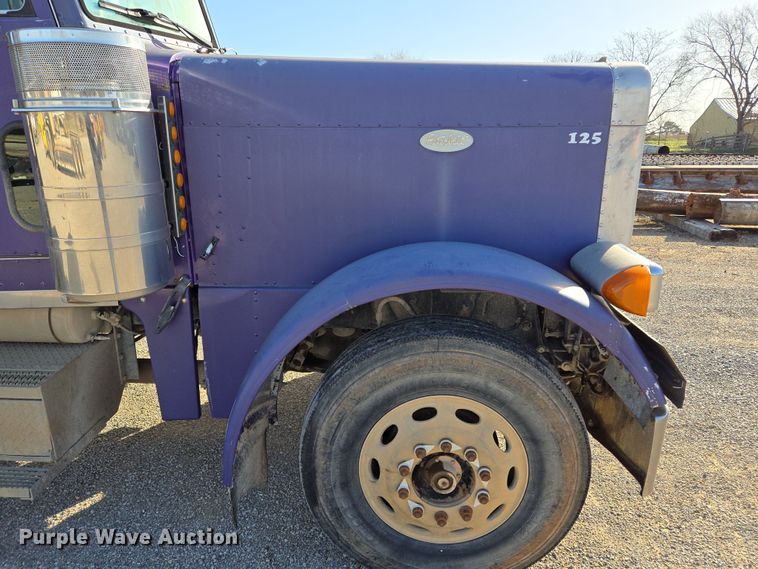 image for item EL5693 1999 Peterbilt 379 semi truck