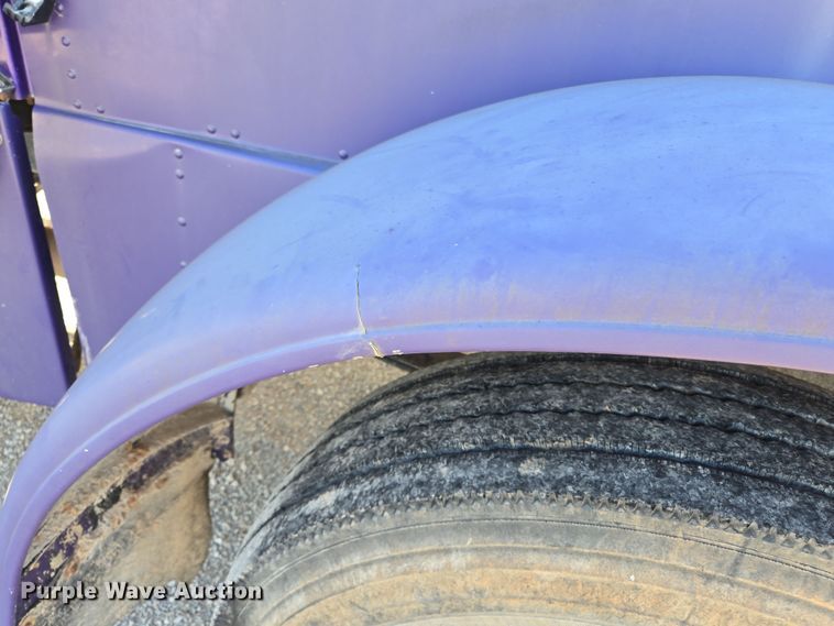 image for item EL5693 1999 Peterbilt 379 semi truck