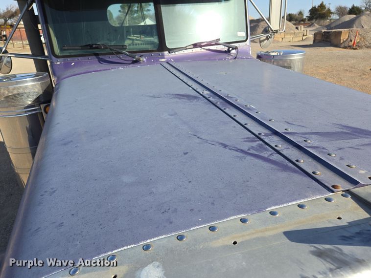 image for item EL5693 1999 Peterbilt 379 semi truck