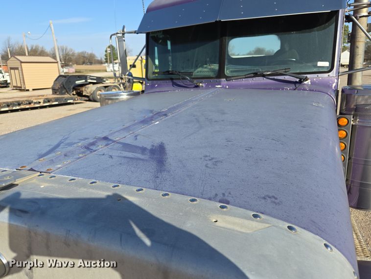 image for item EL5693 1999 Peterbilt 379 semi truck